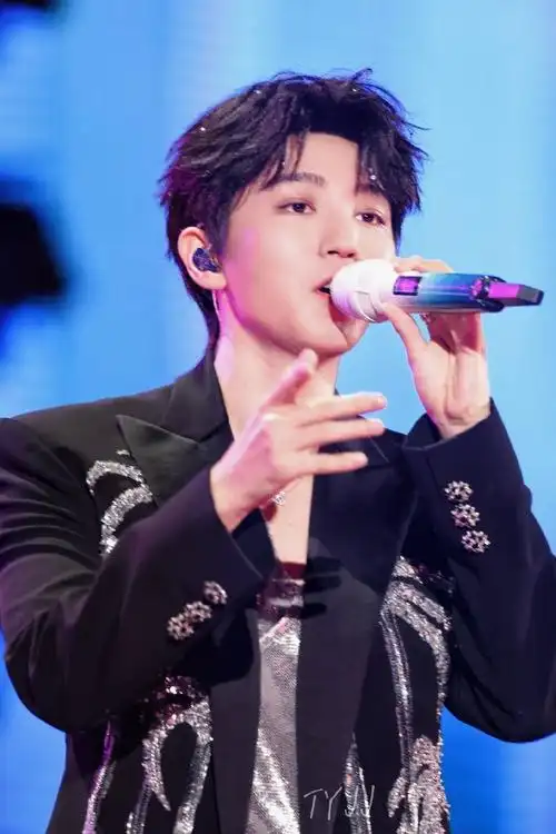 王俊凯工装马甲##王俊凯柠檬草的味道彩排##王俊凯彩排花絮##王俊凯