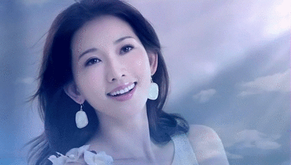 林志玲和黄渤拍吻戏,和范伟拍床戏,如今又和小岳岳合体