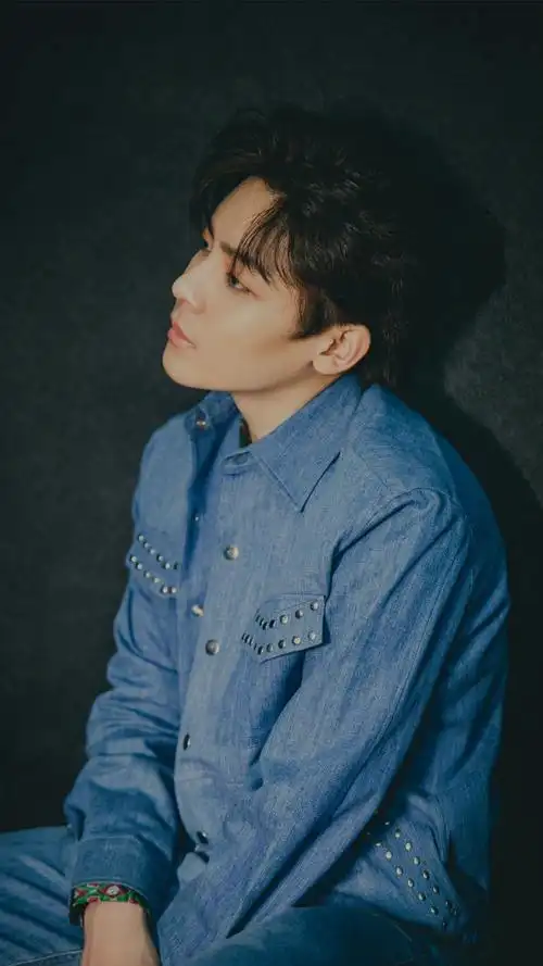 小鲜肉黄明昊手机壁纸图片