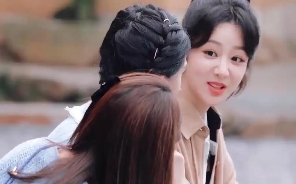 杨紫被质疑陷入整容风波,与林心如同台谁能更胜一筹?