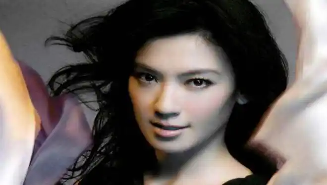 王晶曾重点培养的晶女郎与刘德华星爷合作过至今依然性感美丽