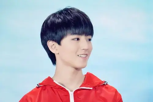 舞台魅力王俊凯壁纸_帅气魅力的王俊凯