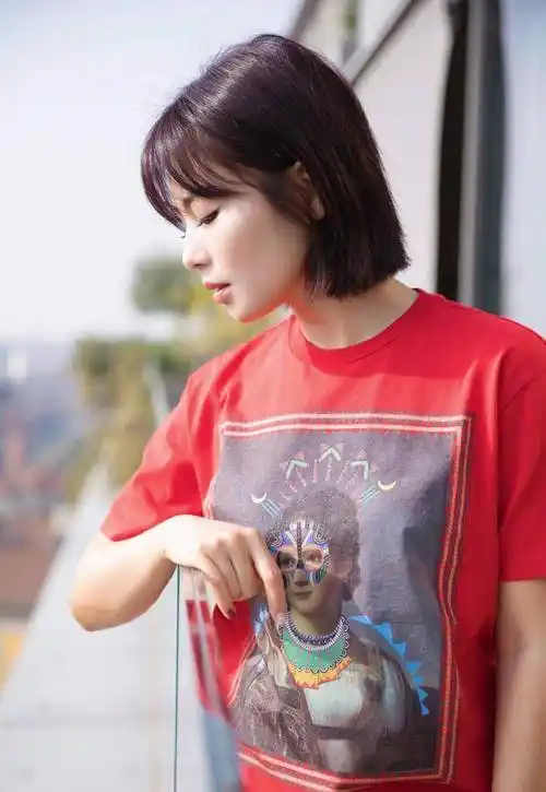 刘涛米兰时装周的短直发太霸气了,什么样的发型女生适合这种短直发呢?