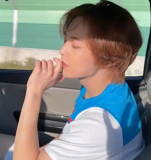 哪里像团里最大的,简直就是忙内嘛#金珉锡  #exo  #帅哥  #照片  #fyp