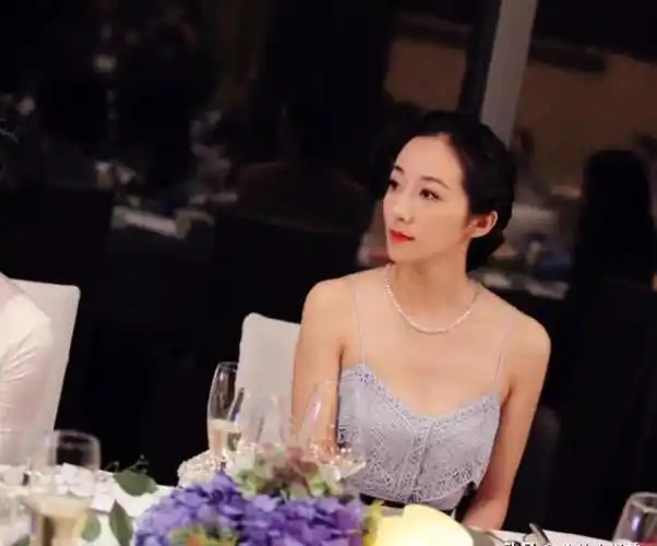 说到韩雪的家境,大家都挺好奇的,有人说她和那个有名的"座山雕"韩三平