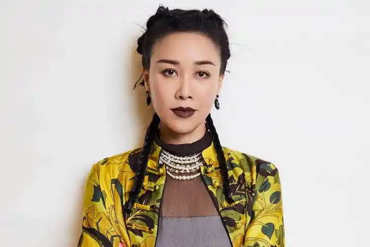 网传下个踢馆歌手是亚当兰伯特,网友戏称:看住那英,千万别跑了