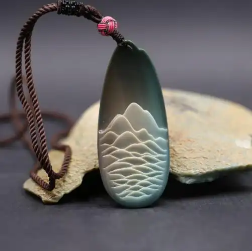 陈军锋玉雕中的天然山水画