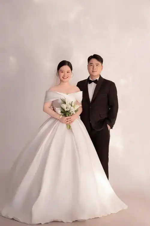 焒 既许一人偏爱,愿尽余生之慷慨7815#晒一晒我的婚纱照 # - 抖