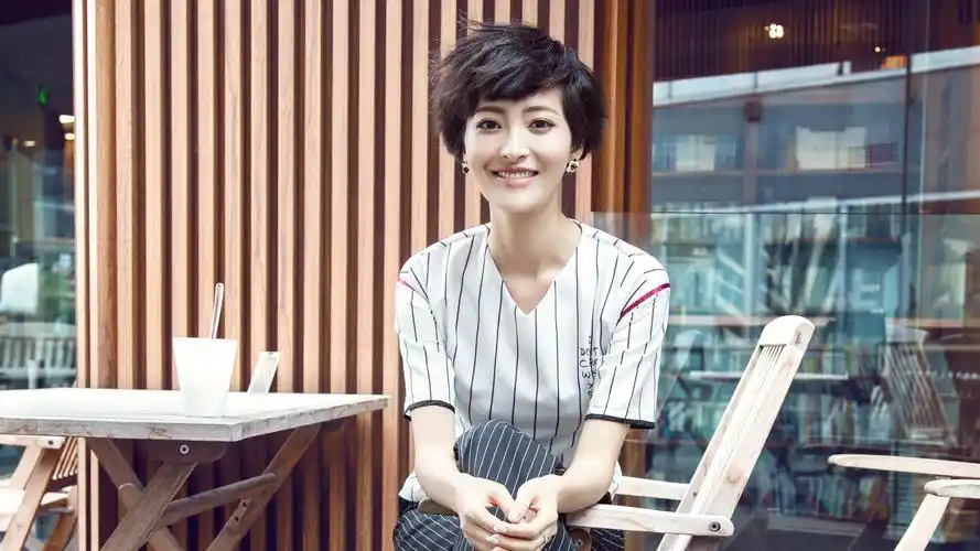 女艺人杨洋短发俏皮写真,大陆明星-回车桌面