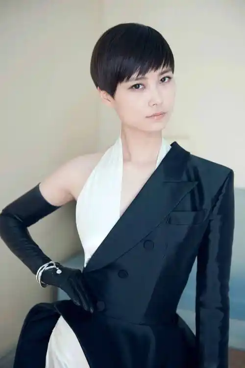 不只是帅,李宇春原来也这么美_造型_超女_印象