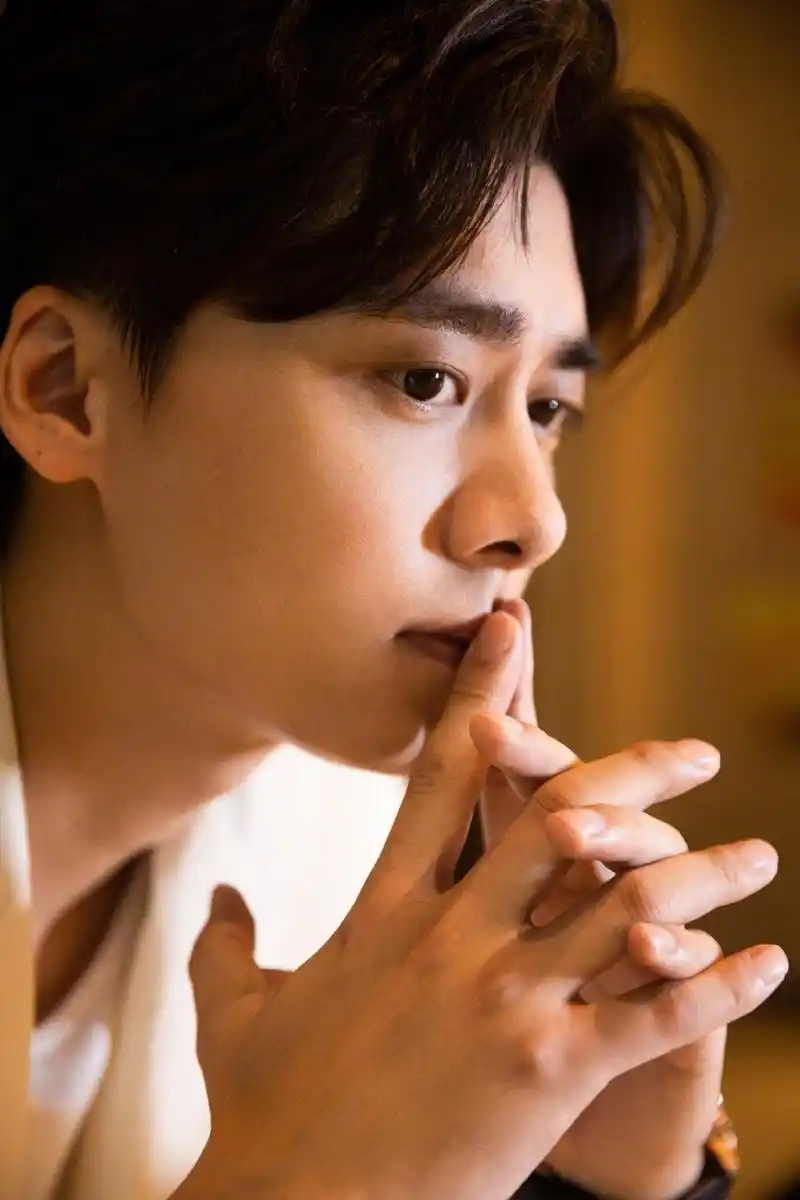 消息李易峰的采访多少有点幽默属性在今日欧莱雅直播皮皮峰再次高能