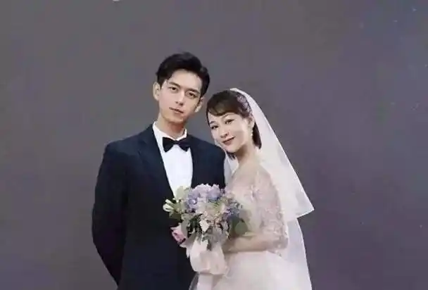 李现和网红恋情瓜更可疑了女方晒照疑似怀孕网友吵翻天