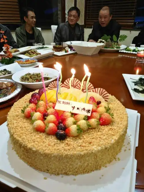 本人67岁生日儿媳妇儿买的蛋糕