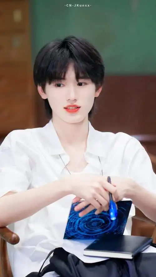 宋亚轩竖屏壁纸