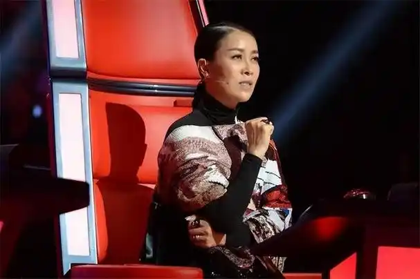 回顾前国脚高峰与那英恋爱却出轨曾2次入狱今成俱乐部老板