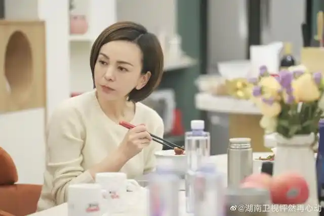 新浪娱乐讯 近日,《怦然再心动》释出一组剧照,王琳一头短发利落整洁