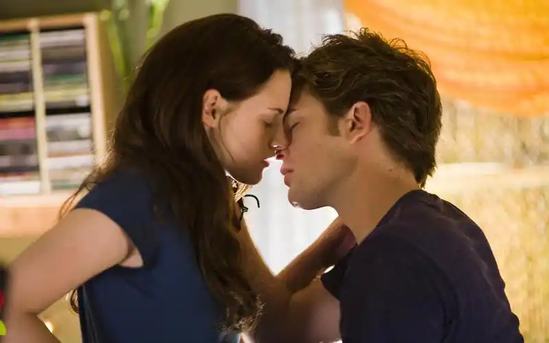 男人不坏女人不爱,看看那些"坏"男人吸引女人的三个招数