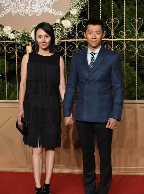 夏雨:结婚不邀请父亲,婚后找母亲算账,他让妻子袁泉感到心疼!