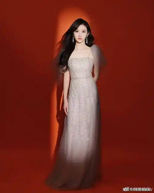 景甜星光薄纱礼服绽放耀眼光芒