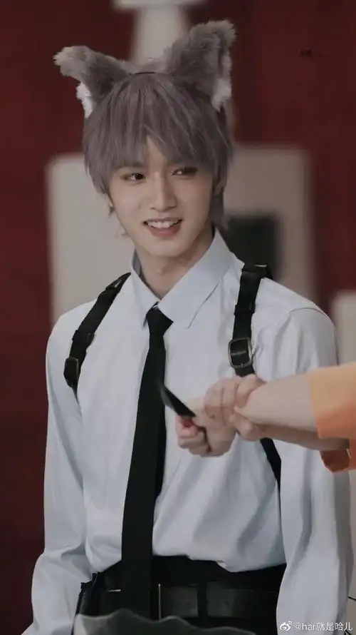 刘耀文拼色衬衫随拍##刘耀文 十七炽发利刃开秋霜##刘耀文 唱跳app