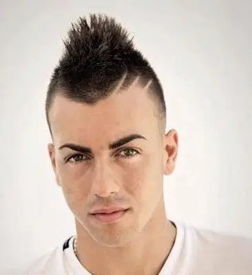 无论你是国字脸,鹅蛋脸还是圆脸的男生,莫西干发型都能够适应你