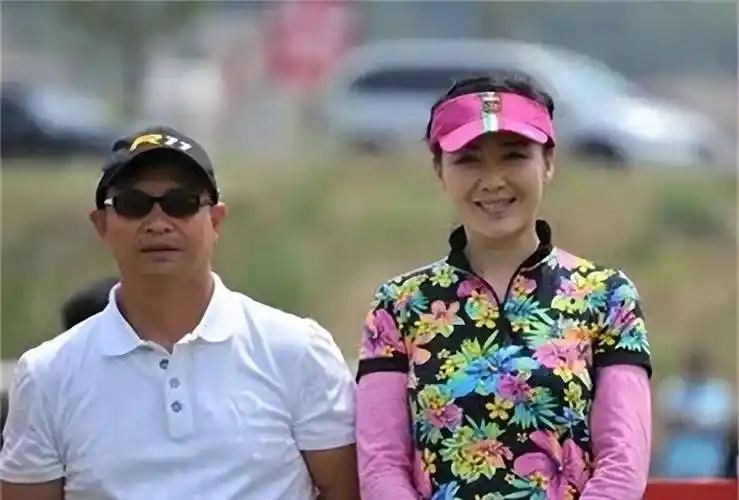 这一次,李琳终于实现了老前辈谢芳的殷切嘱咐,"要找一个好老公!