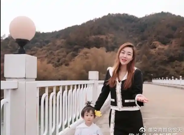 辛巴3岁女儿罕露面被指不如妈颜值高初瑞雪连生两女求子心切