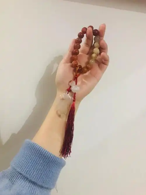 06金丝玉莲花珠手串手持