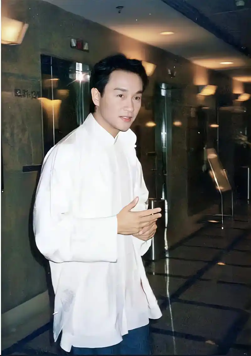 高清壁纸#张国荣 #荣迷本迷 - 抖音