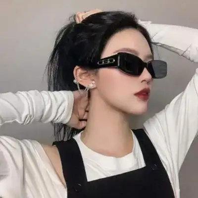 戴眼镜的酷酷女头_女生头像_我要个性网