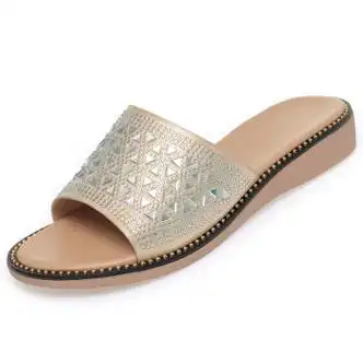 晟萃妈妈老人拖鞋带后跟女防滑低跟短跟新款夏时尚水钻凉鞋百搭平底软