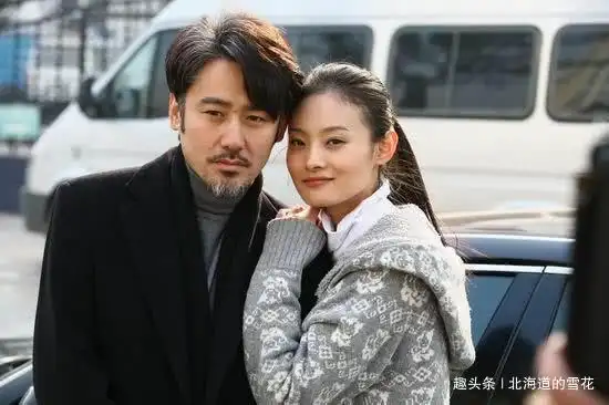 吴秀波过年去海外避风头,原配妻子依旧追随他,见镜头竟连忙躲闪