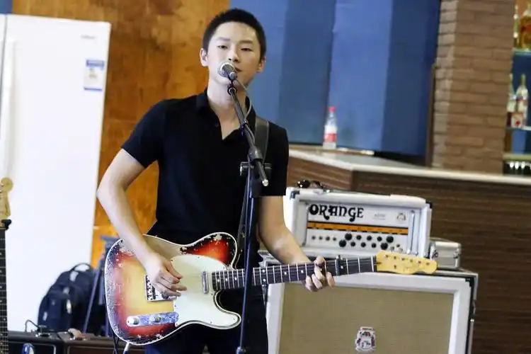 梁博赴日本summer sonic音乐节前乐队排练