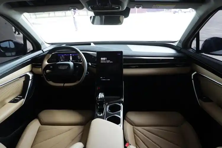 不仅仅是拉长,静态体验吉利博越l