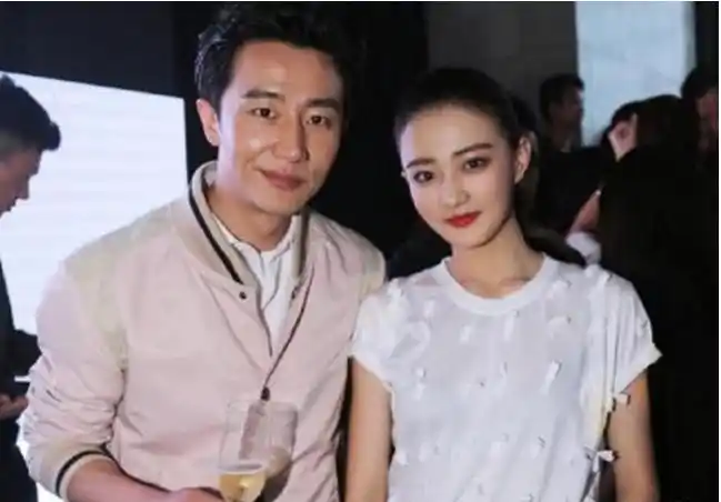 原创黄轩官宣新恋情!细节看出女友不简单,网友:徐璐后悔已晚