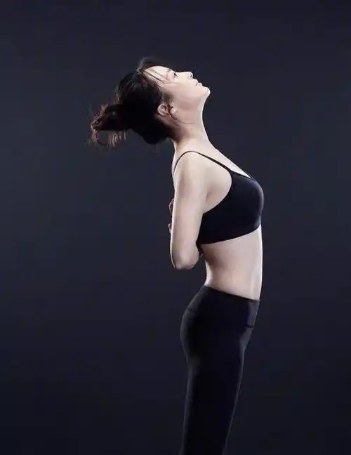 蒋勤勤健身被教练下"狠手",直呼自己练不动_动作_好身材_运动