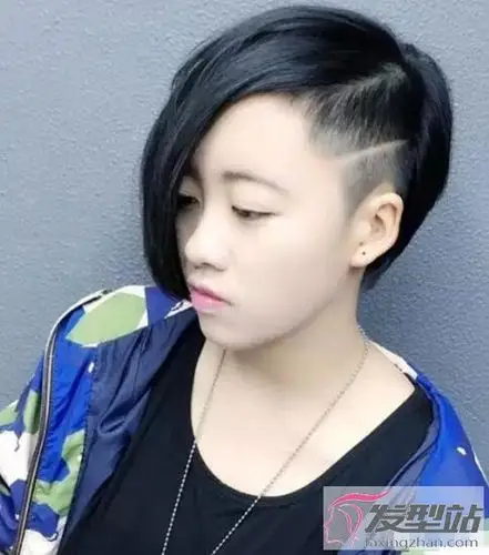 女生不对称短发发型 长度不一独特显个性