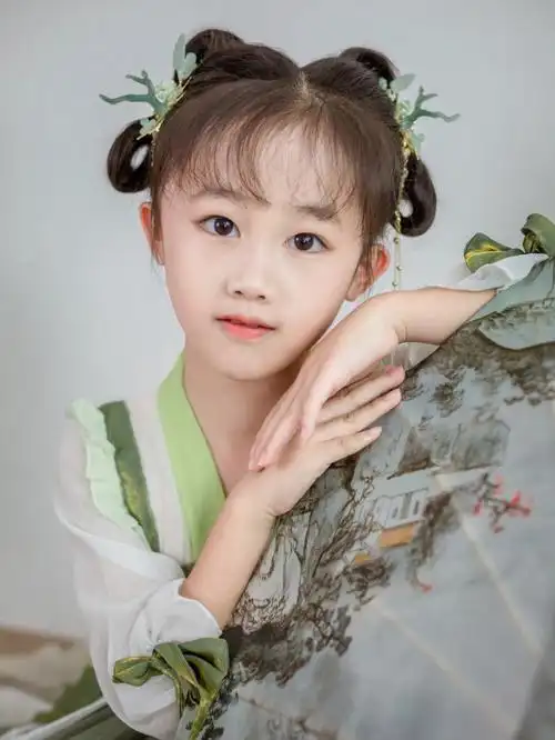 手残党也会的女宝儿童汉服简单蝴蝶结发型