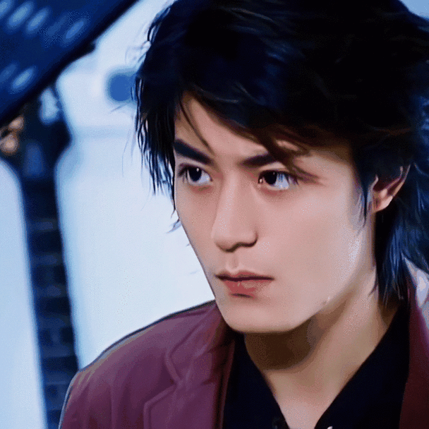 一开始,网上传出霍建华发福的照片时,有网友调侃,终于知道为什么没人