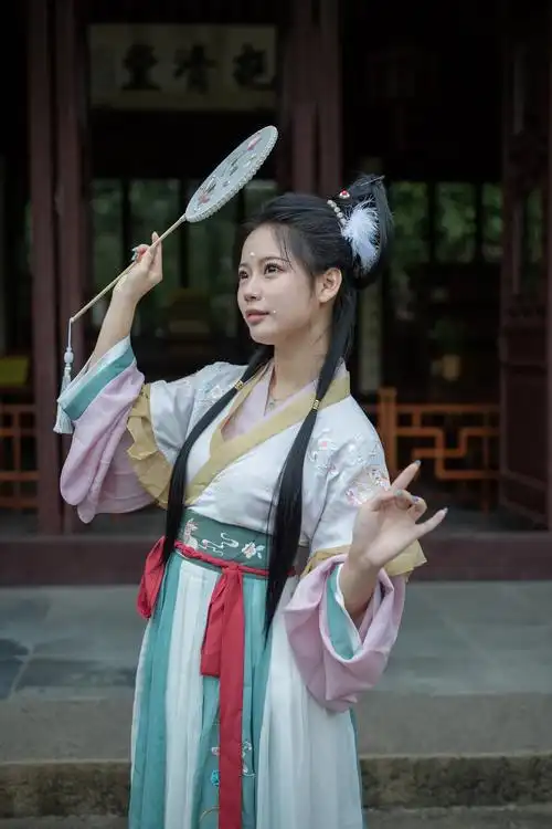 园林汉服人像 - 美篇