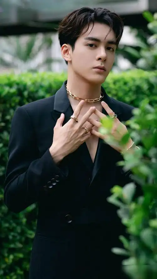 演员曾舜晞英俊帅气多才多艺来看帅照