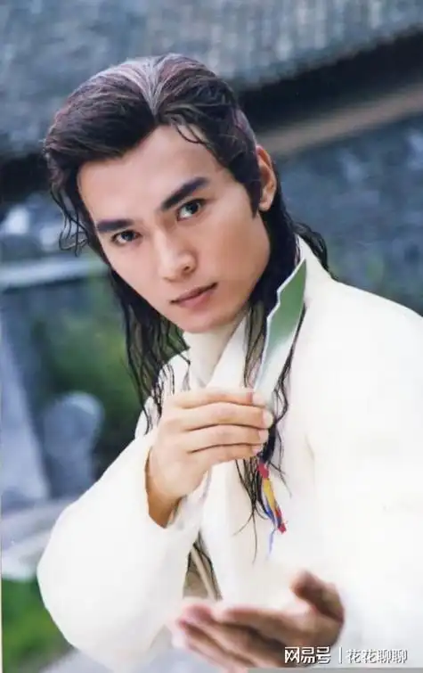 焦恩俊街头献唱,男神背后的故事|展昭|娱乐圈|李寻欢_网易订阅