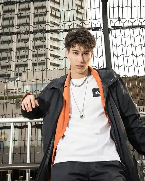 i米卡在吗付费收米卡帅照啦