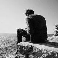 伤感黑白男头像背影_微信头像图片大全