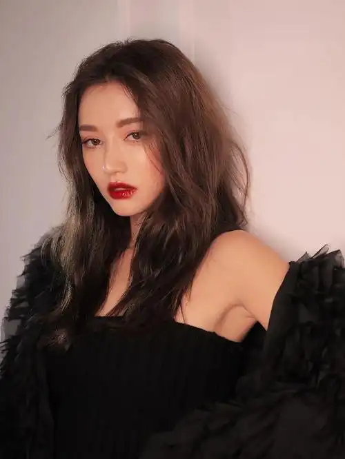 皮肤黑染什么颜色的头发显白(答案在这里)_徐三seo