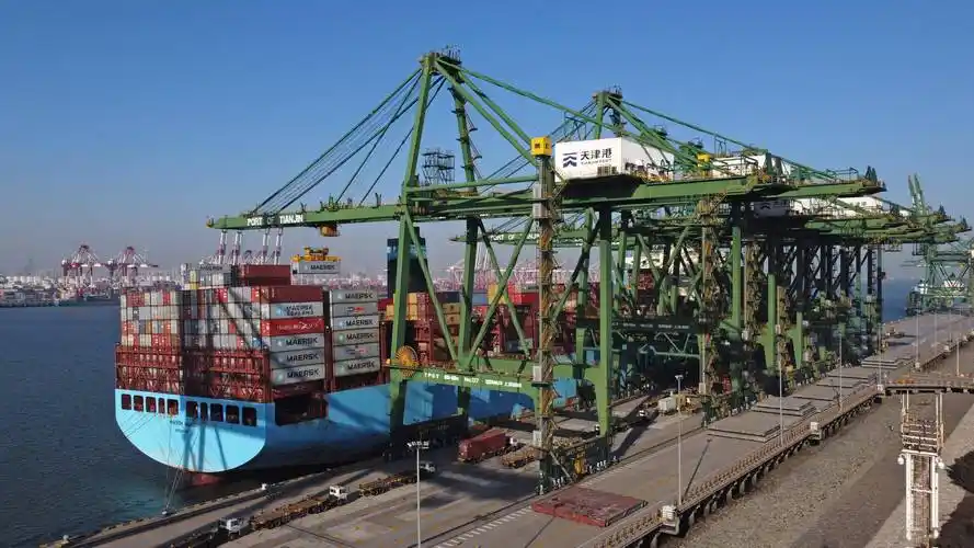 天津港年集装箱吞吐量创历史新高_新华社_照片_贸易往来