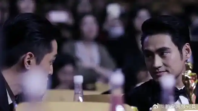 胡歌袁弘23年后再做室友