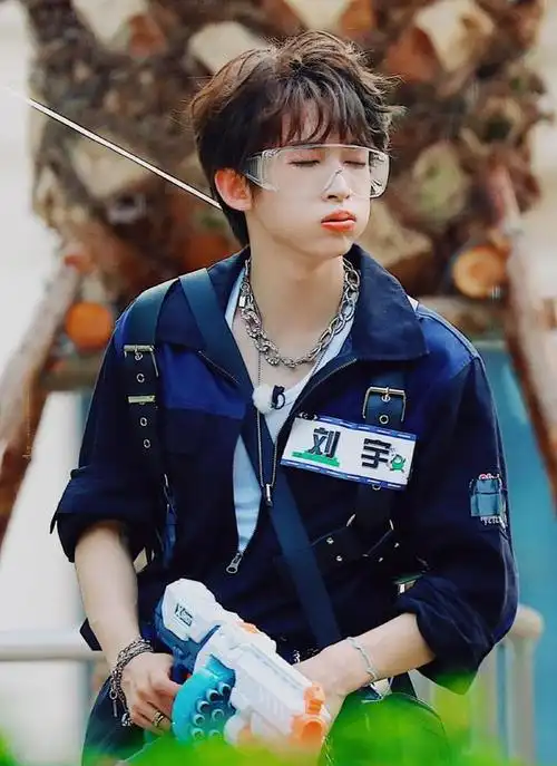 创造营4刘宇游戏图片:小宇开始放飞自我了