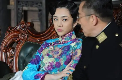 王晓晨挺火的啊你们在讨论她的演技我在看她的旗袍造型