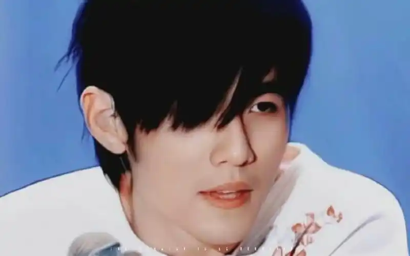 这时候的杰伦绝对巅峰.在生活中失意的时候记得抱一下自己喔!